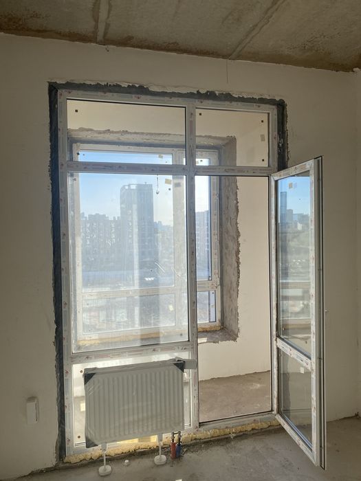 Продам окно балконное с дверью