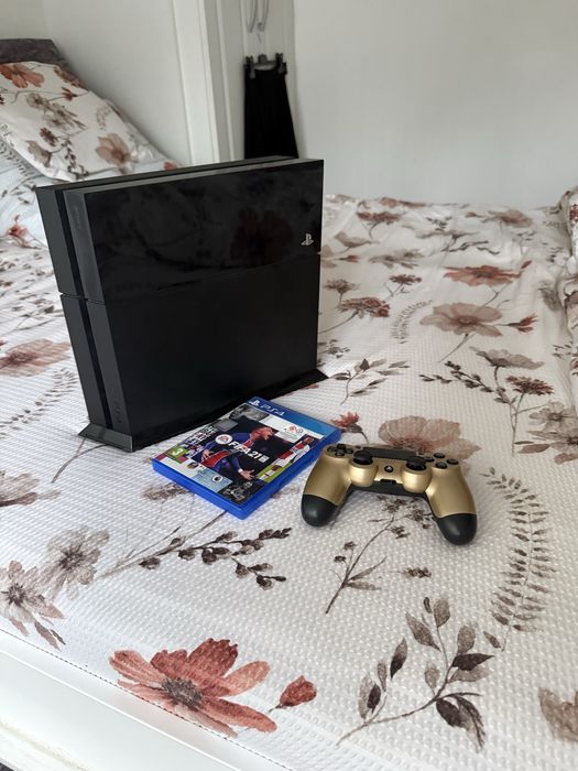 Sony Playstation 4 1TB + controller + joc