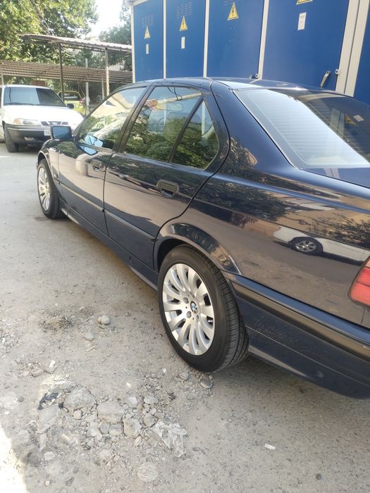 BMW I318 1.8 продается