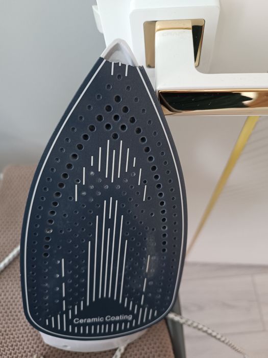 Продам утюг Maxwell