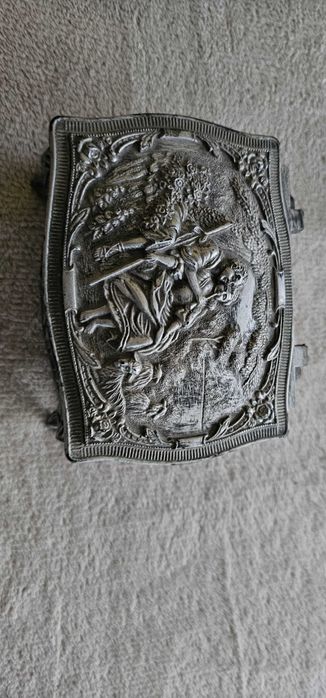 cutie bijuterii veche comunista din plastic