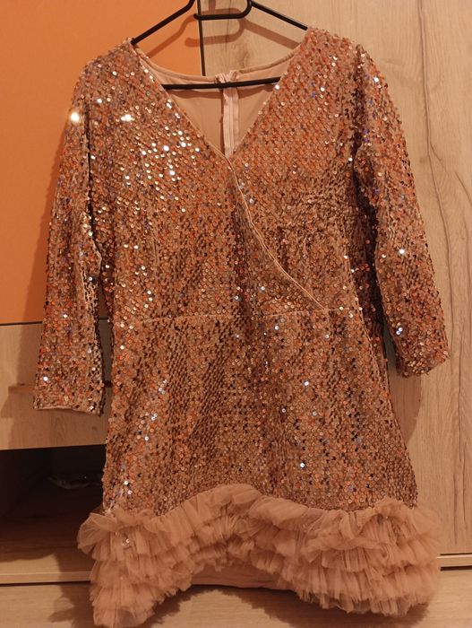 Комплект розови рокли за майка и дъщеря от кадифе с пайети и тюл!