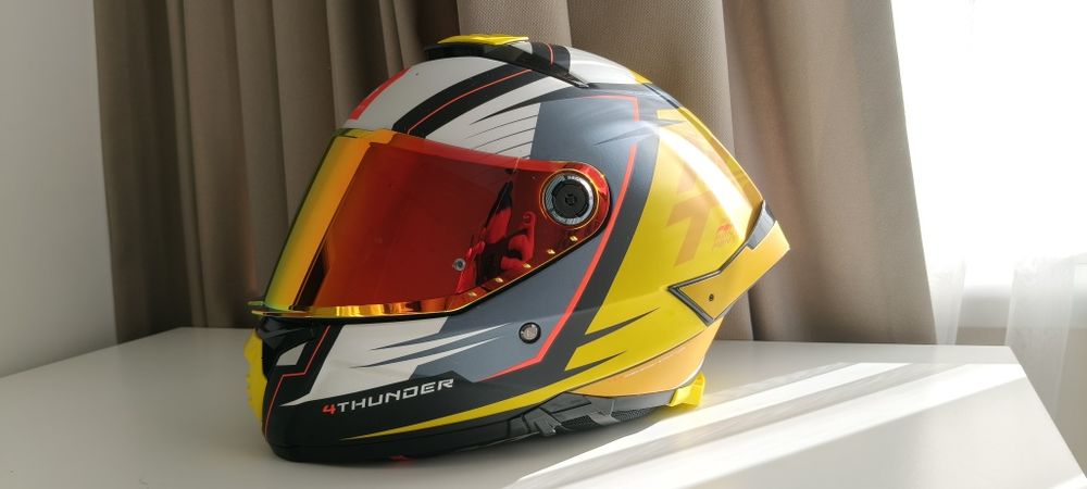 Мото каска Mt размер XL