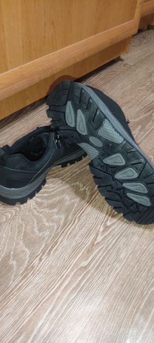 Кроссовки трекинговые