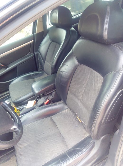 Se vinde autoturism
