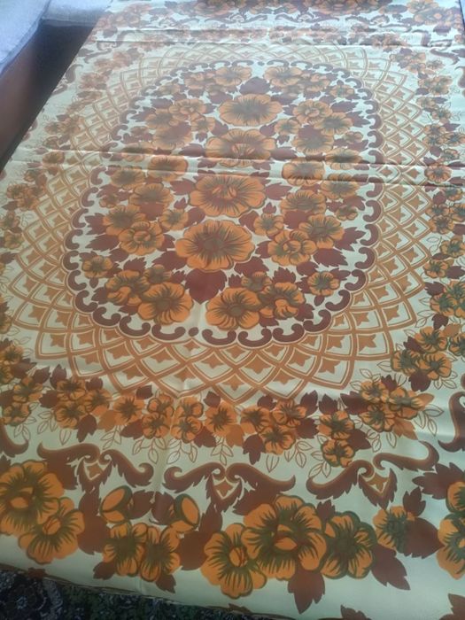 Покривки за маса нови