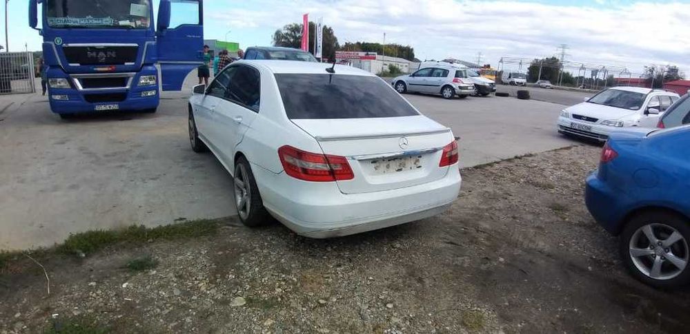 Dezmembrez Mercedes E Class W212 2010 2.2D