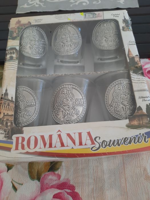Set nou de pahare cu decorațiuni metalice