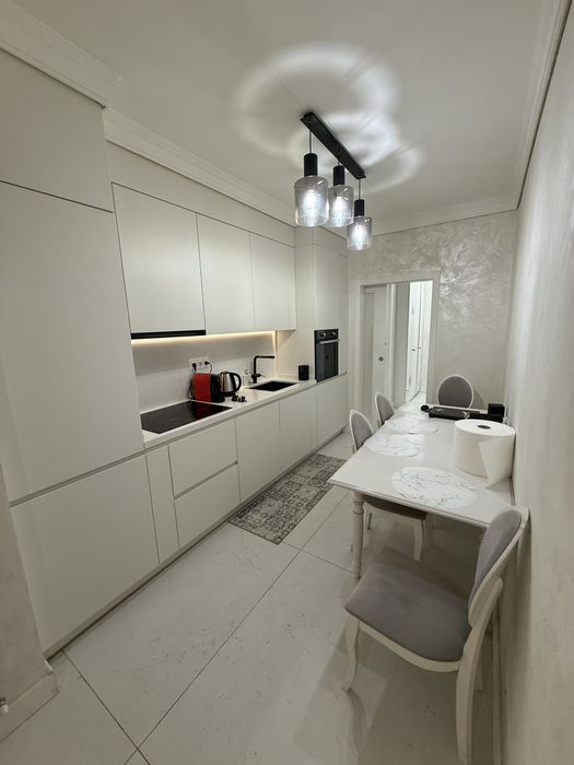 Apartament cu 3 camere Str Doinei