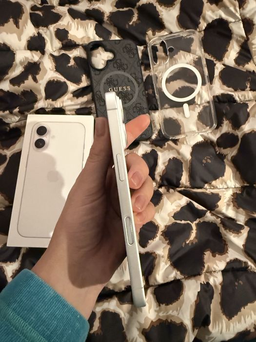 Telefon iPhone 16