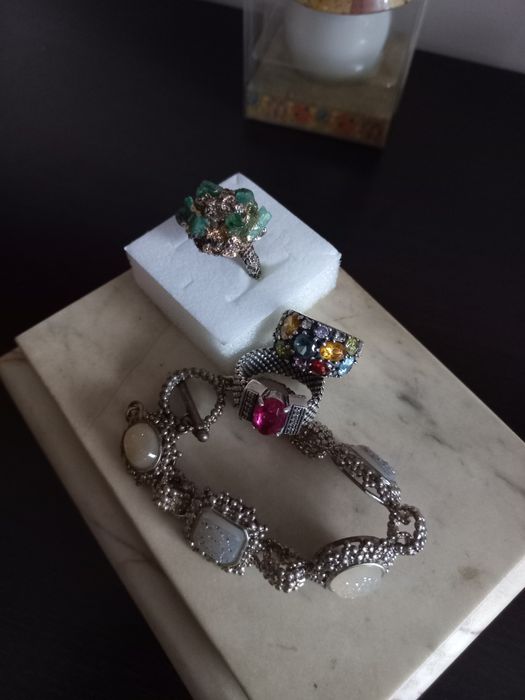 Красиви сребърни бижута с естествени камъни