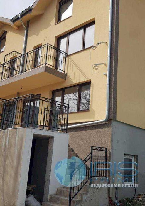 Продава се Къща в Шумен, Добруджански - 225 кв.м за 889 €/кв.м - Снимка #2