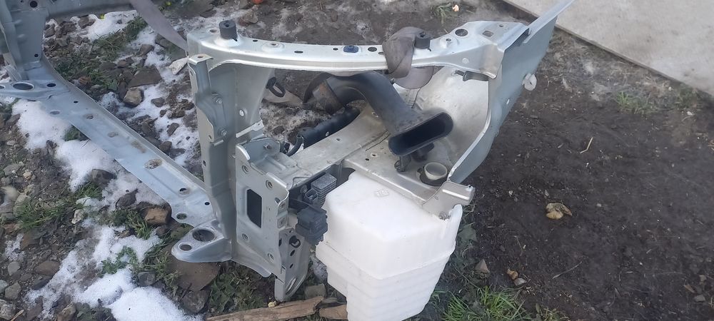 Продам на авенсис запчасти