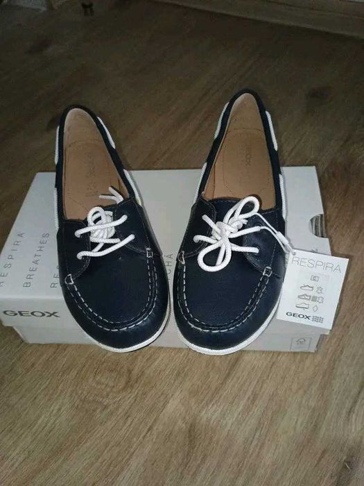 Чисто нови дамски обувки естествена кожа