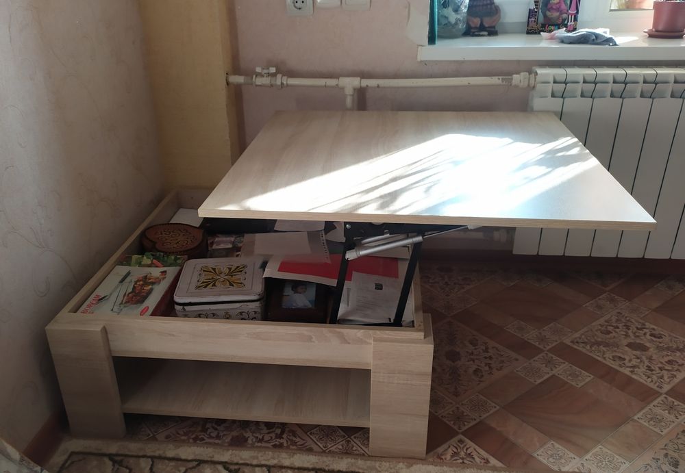 Продам стол журнальный