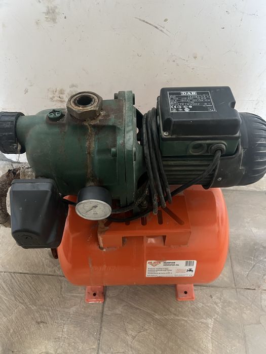 Vand hidrofor DAB cu rezervor 24 l 200lei si rezervor Valrom 500 l 200 lei