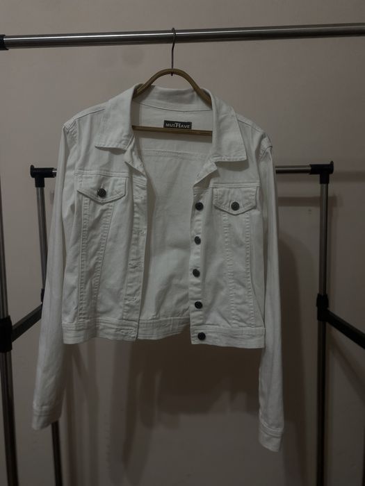 Продам белую джинсовку