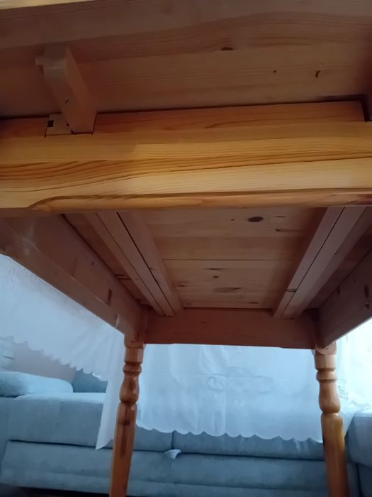 Дървена разтегателна трапезна маса