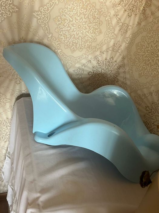 Столик для детей  б/у +подарок