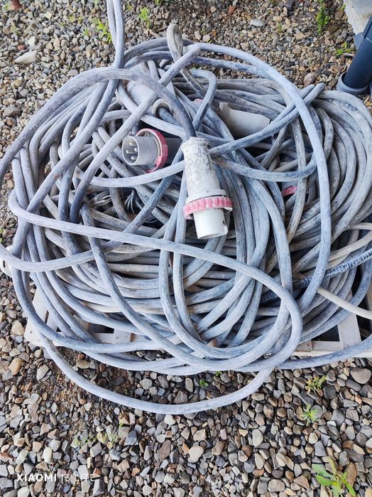 Cablu    curent la.   380. v