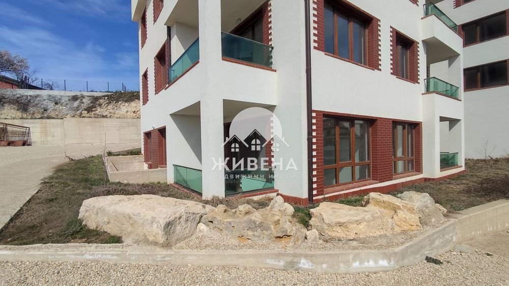 Продавам партерен 2-стаен апартамент, Виница, До ключ, гледка море