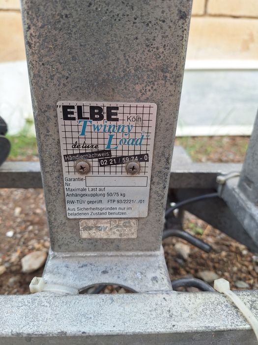 Vând suport auto pentru 2 biciclete