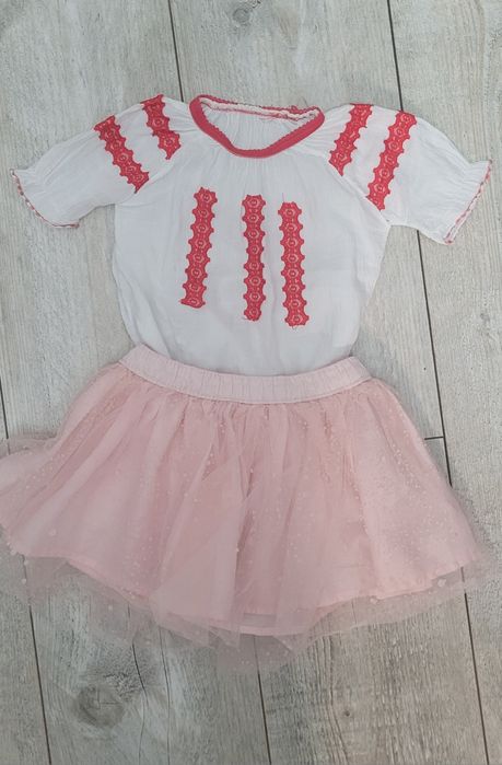 Fusta fetiță si ie tradițională