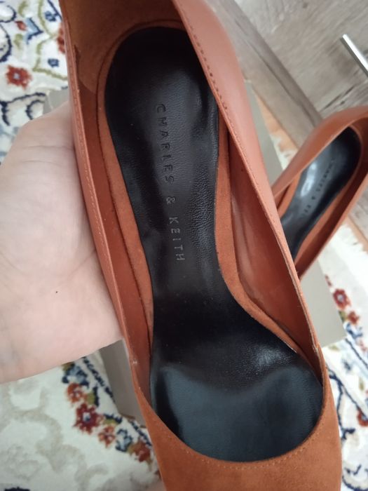 Продам женские туфли