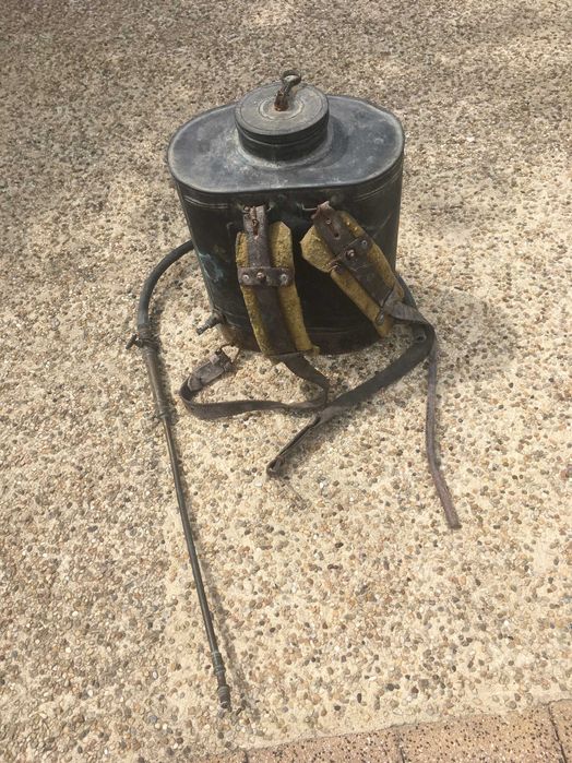 пръскачка - раменна, метална (медна), ретро...