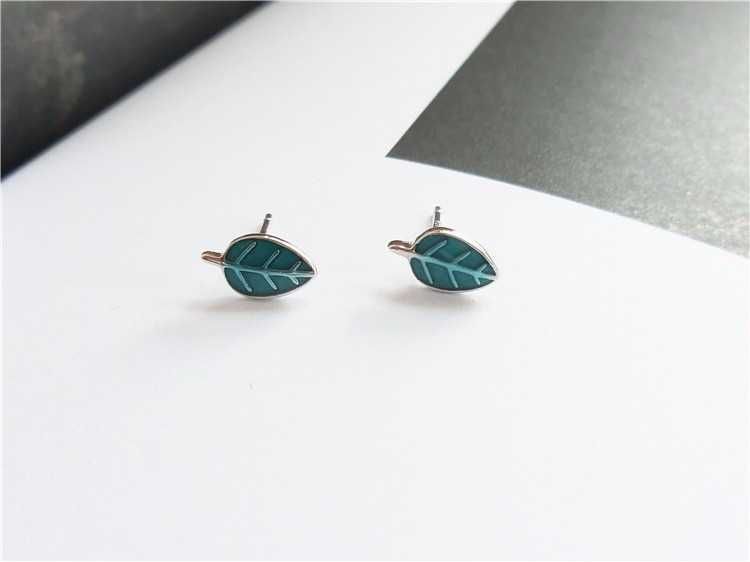 Стилни сребърни обеци