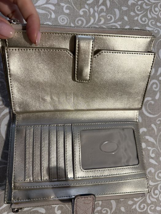 Дамски портфейл Guess