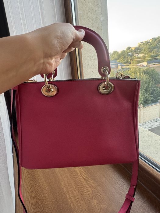 Продам розовую сумочку DIOR