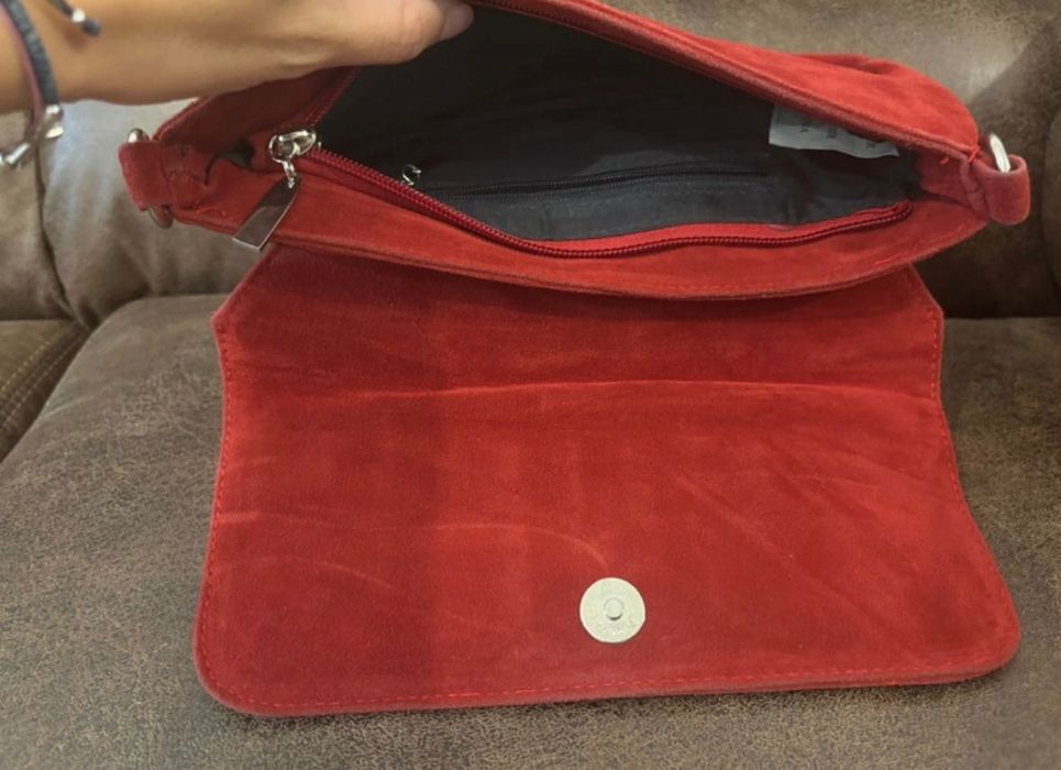Geanta rosie piele intoarsa