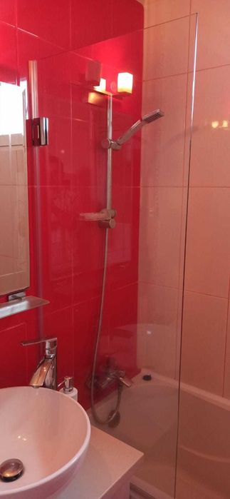 Inchiriez apartament cu 3 camere, complet mobilat și utilat (pe termen lung):