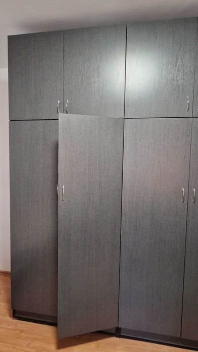 Vand mobila dormitor: sifonier, corpuri de biblioteca, rollbox