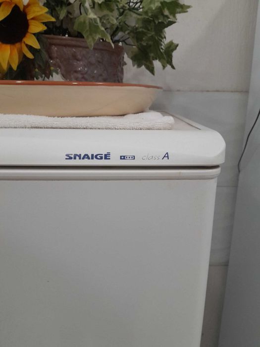 Продается холодильник SNAIGE class A двухкамерный. Работает . Б/У