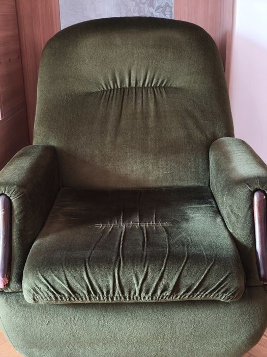 Диван 3ка разтеглив за спалня2 фотьойла 2 табуретkи