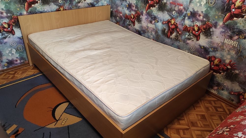 Двуспальная кровать