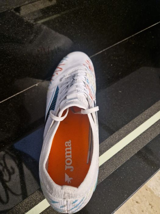 Vind adidași pt fotbal nr 44