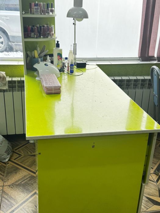 Маникюрный столик