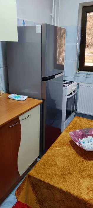 Inchiriez Garsoniera decomandata bulevardul Bucuresti