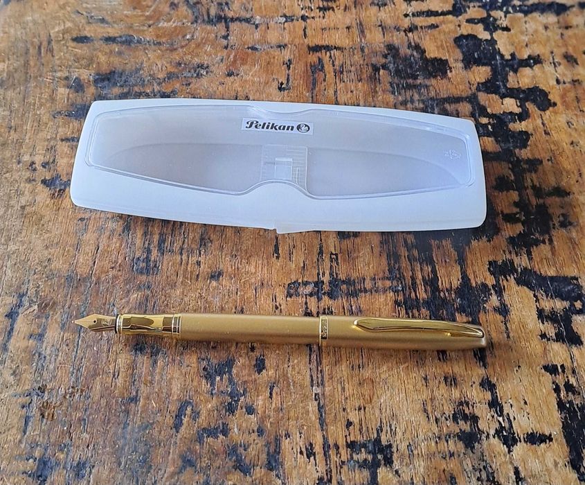 писалка Пеликан Pelikan златна в кутия