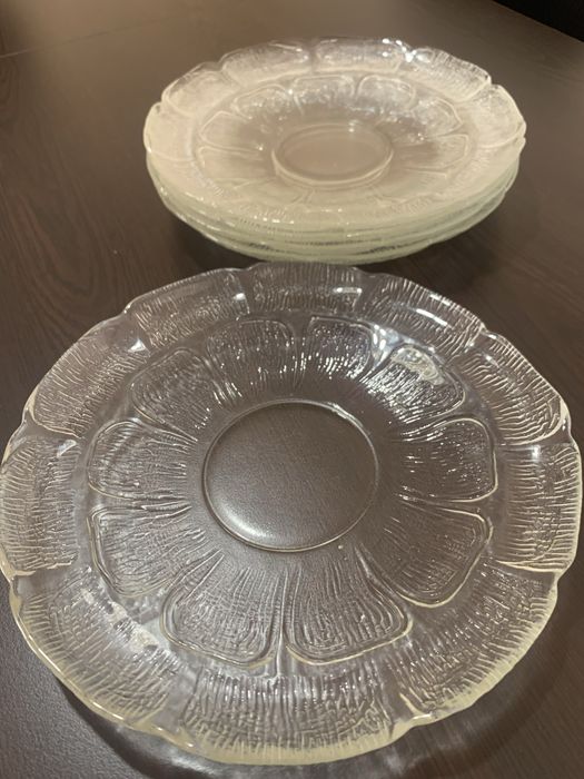 Красиви стъклени чинийки-като нови