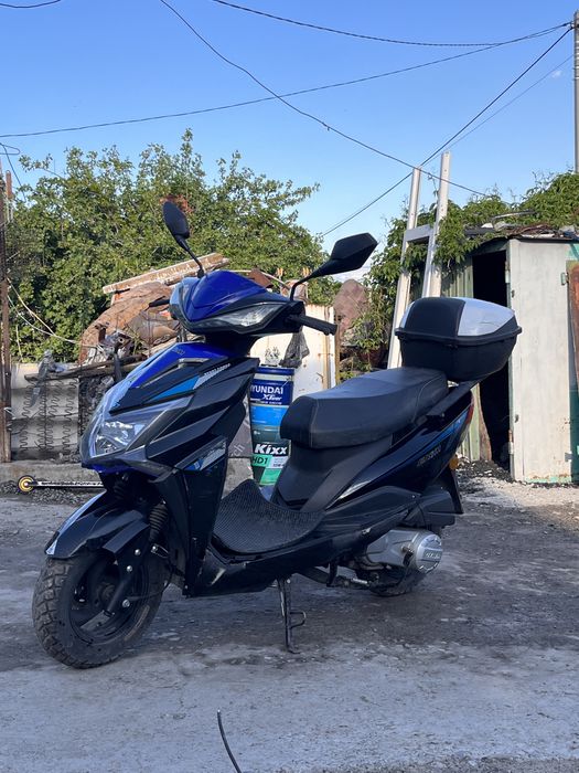 Почти новые скутера