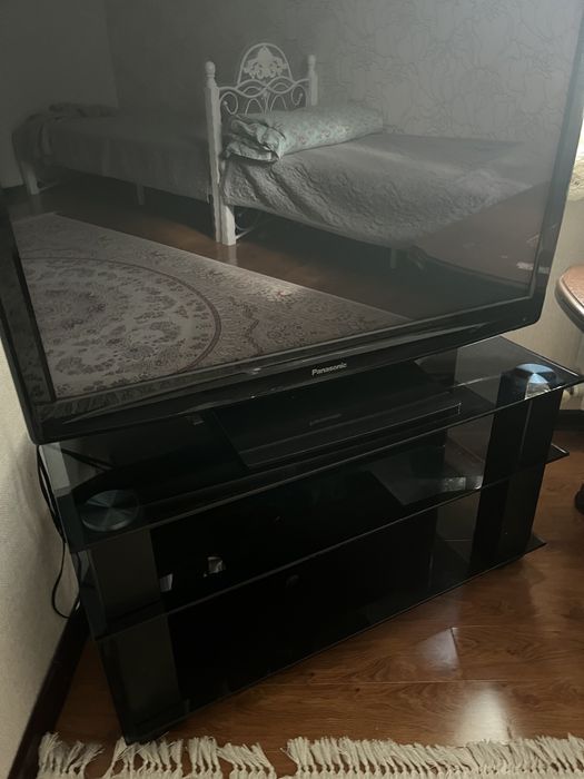 Продам телевизор с подставкой