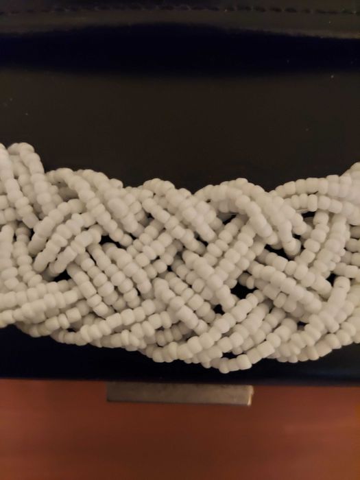 Ново  бяло колие