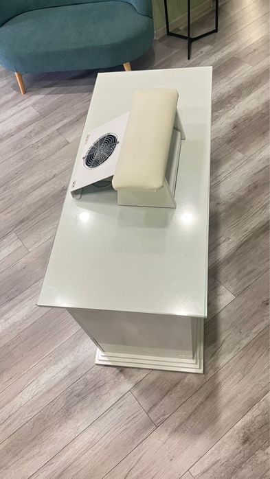 Маникюрный стол за 70 000 тг