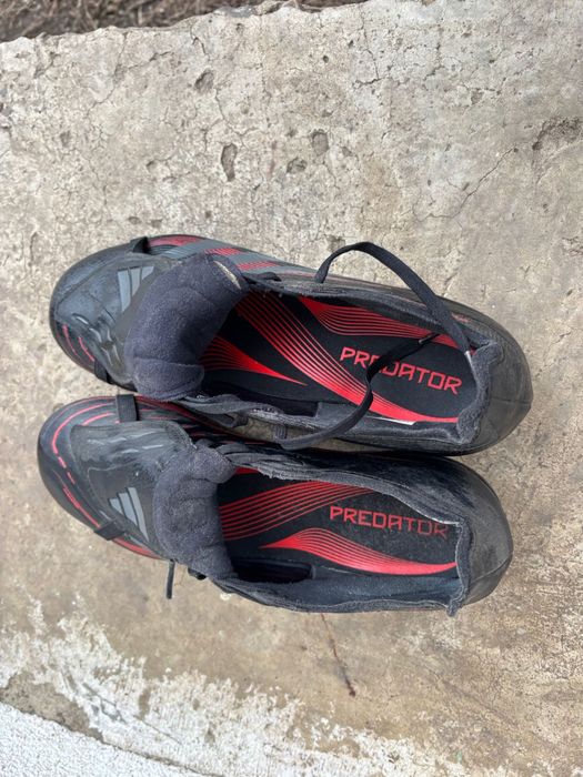 Vând ghete de fotbal Adidas Predator black mărimea 44,preț fix 250 ron