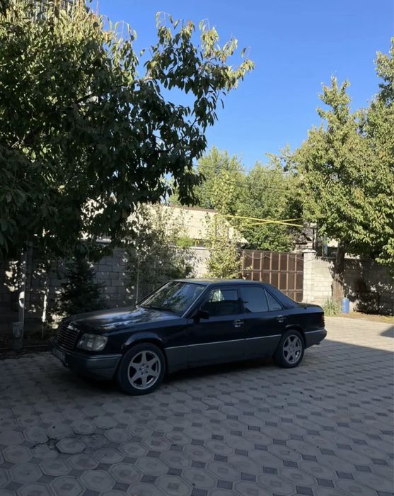 Мерседес 124 / Ешка / Черный Мерс