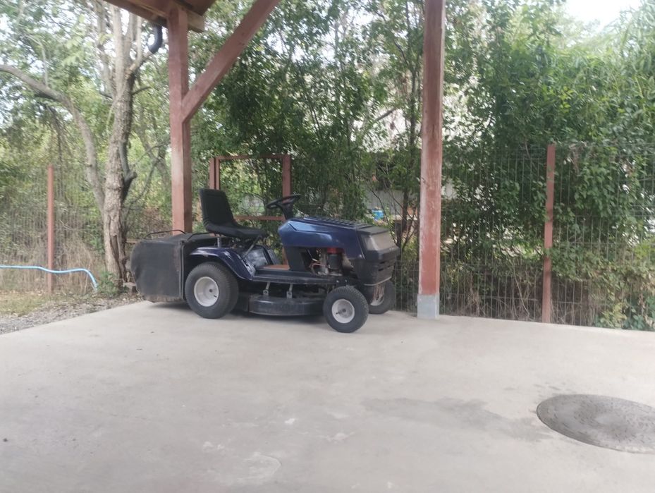 Tractoraș de tuns gazon,  iarbă 12,5 cp complet, schimb cu motocicletă